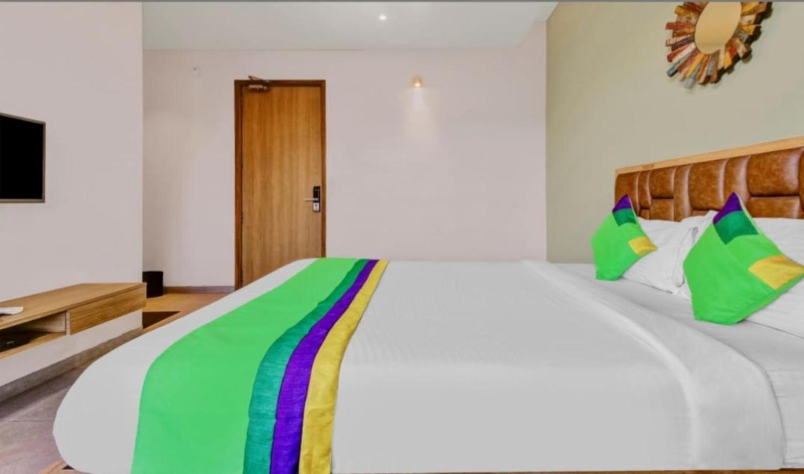 Elite Boutique Hotel Satara Ngoại thất bức ảnh